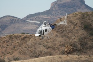 Border Patrol Helikopter in den Bergen nahe der mexikanischen Grenze