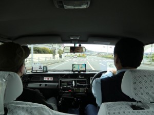 Taxi mit Navi - und wer kann´s lesen - der japanische Taxifahrer natürlich!